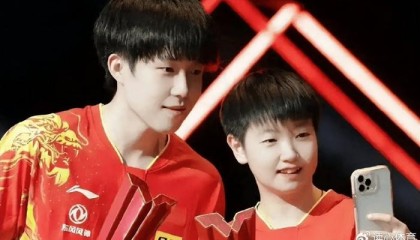 大头公司名字曝光，和孙颖莎恋情实锤？情侣拖鞋，谁注意队友回应