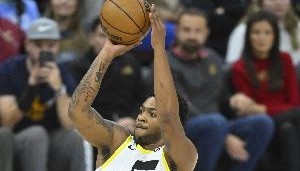 kaiyun-游刃有余！森萨博11中6砍半场最高16分加4板 三分7中4