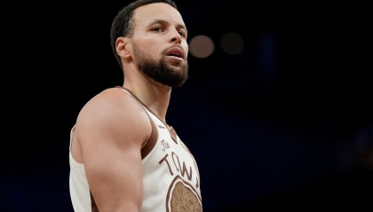 开云下载-场均27.2分3.5板4.8助！明天勇士客战太阳 库里因伤缺阵